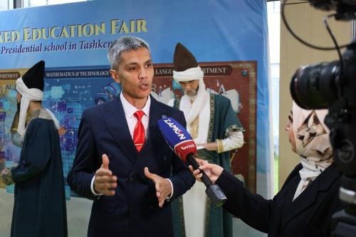 Guliston shahridagi Prezident maktabida oʻtkazilgan Integratsiyalashgan ta’lim ko‘rgazmasidan fotolavhalar.